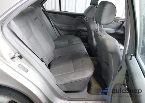 2002 Mercedes-Benz E 320 Special Edition z USA, uszkodzony, nr VIN WDBJF65J42B492710